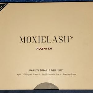 MoxieLash Magnetic Accent Lash Kit + FREEBIE ITEM OF YOUR CHOICE!